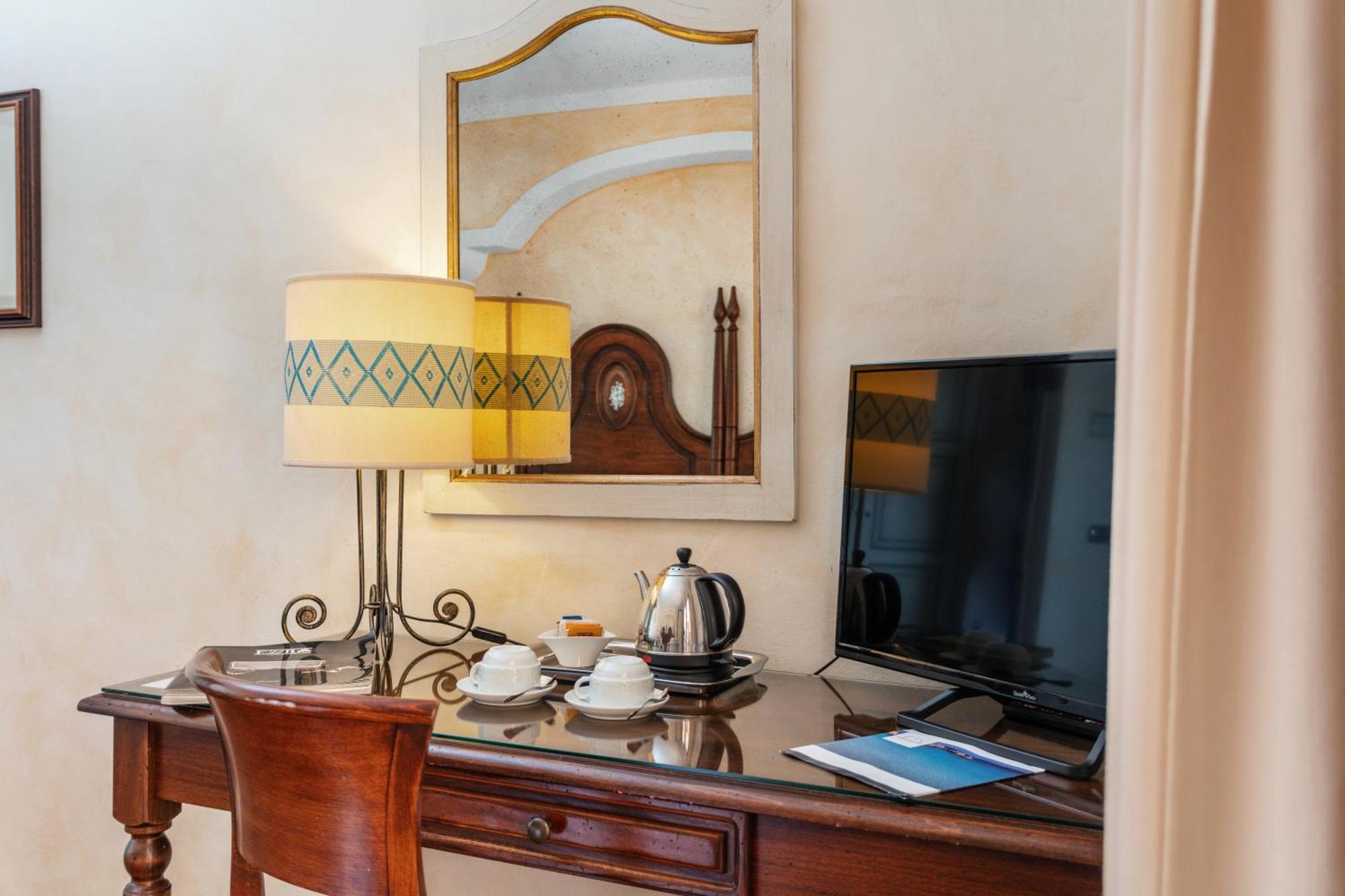 La Vecchia Fonte Boutique Hotel Palau Cameră foto